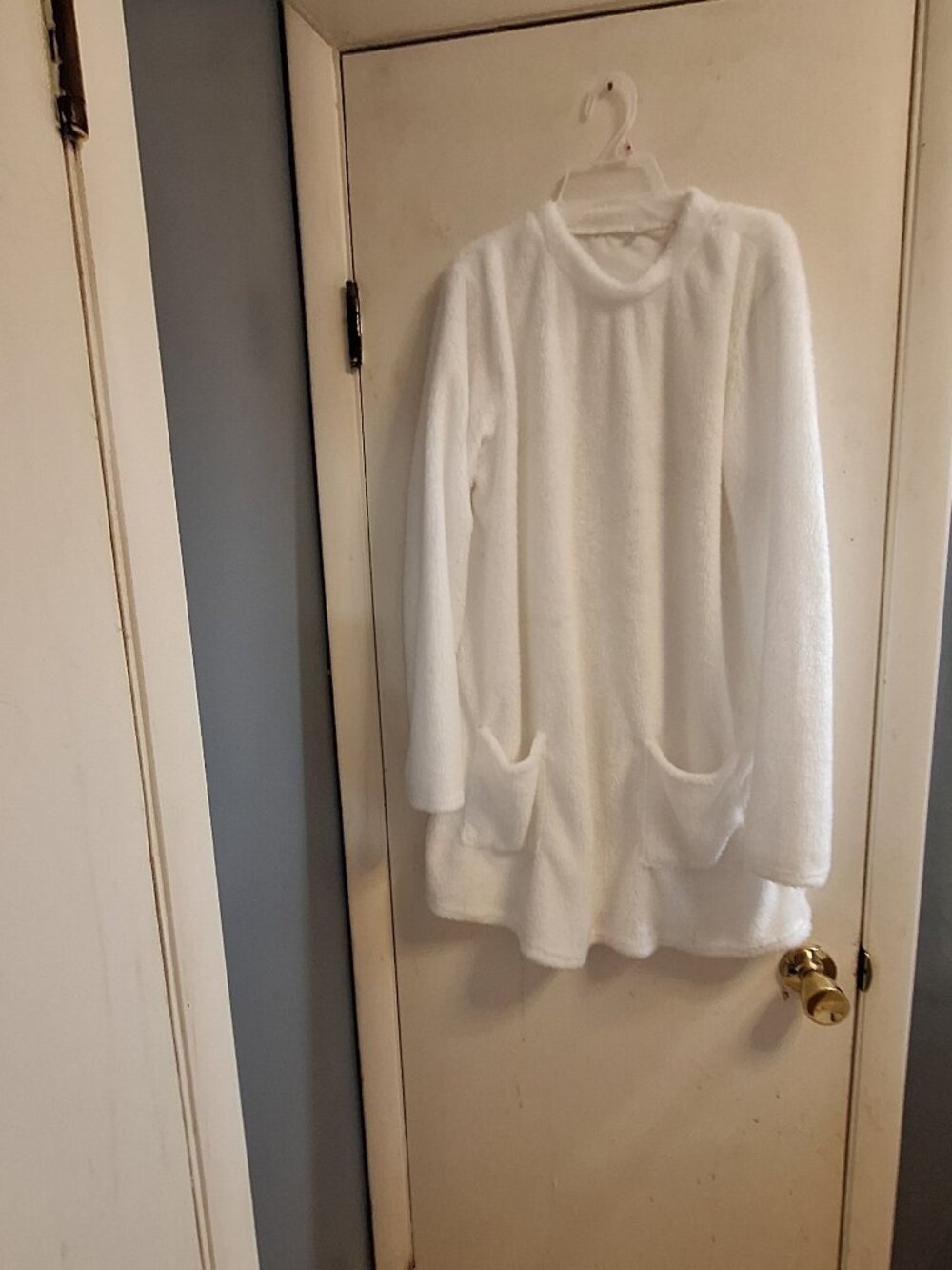 white shirt / pj top LARGE